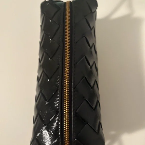 Bottega Veneta Black and Gold Crossbody Bag with Woven Design - Picture 6 of 14